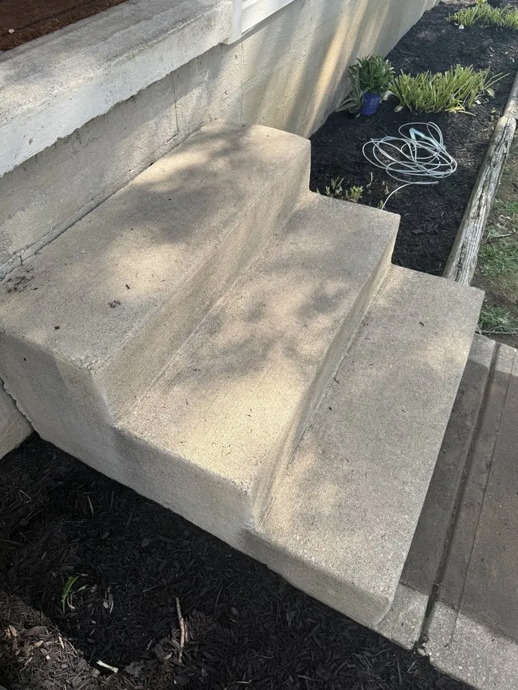 Local outdoor landscaping for residential properties in Barberton, OH by Halls Outdoor Services