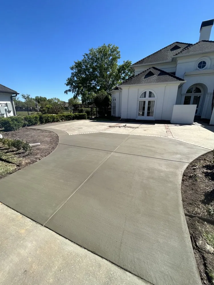 Top-rated yard cleanup service for year-round maintenance across Baton Rouge, LA - Halo Construction & Landscaping