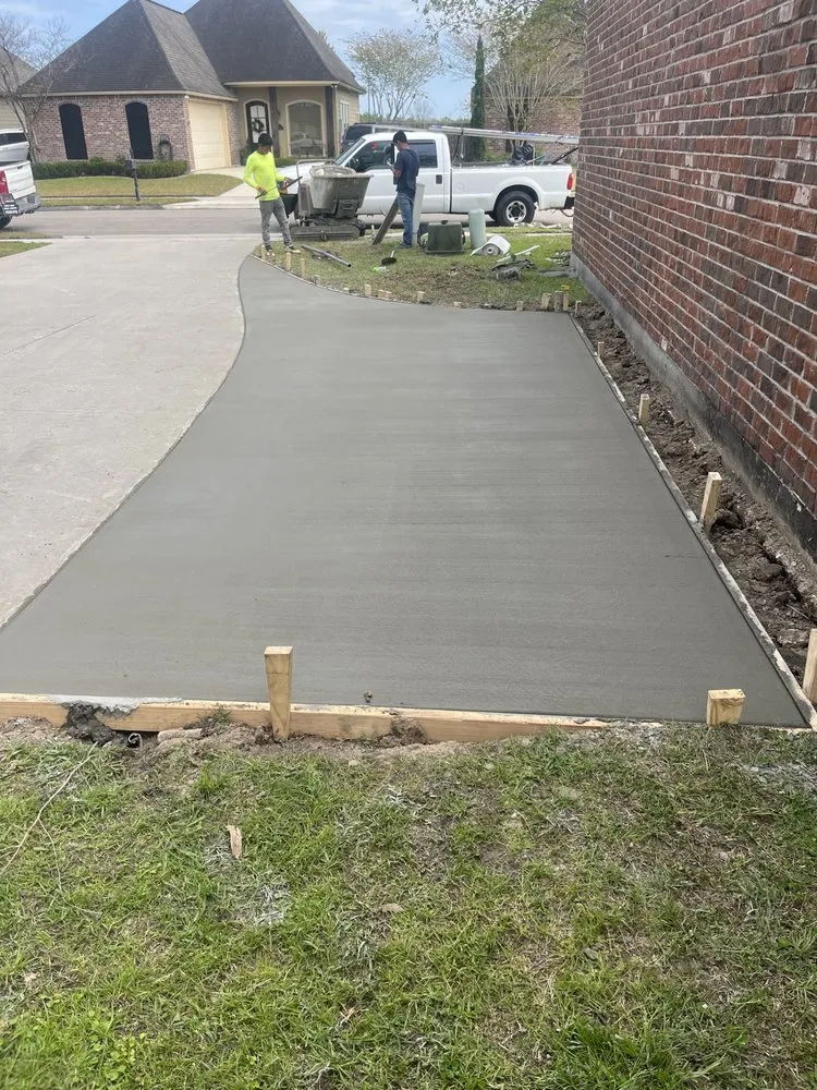 Top-rated yard cleanup service experts serving Baton Rouge, LA - Halo Construction & Landscaping