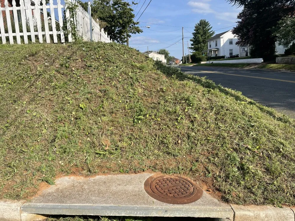 Professional outdoor landscaping with custom design in Lynchburg, VA by Hamby’s Lawn Care & Maintenance