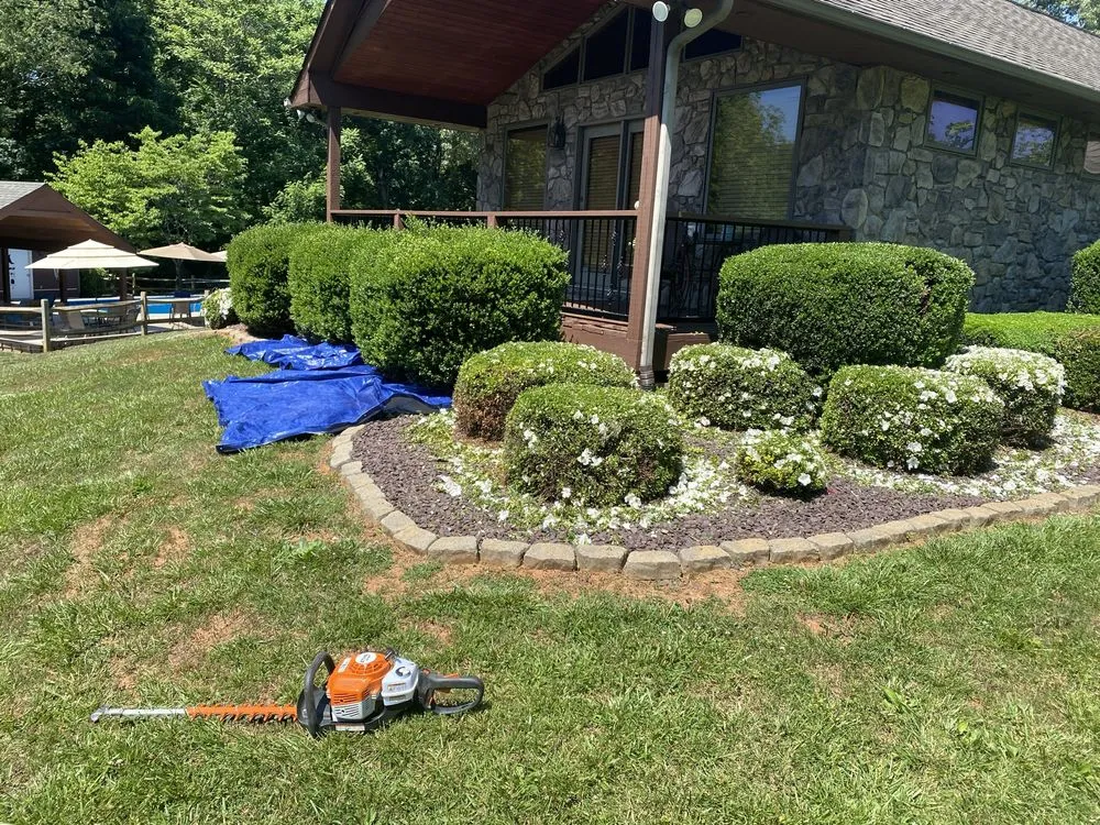 Custom yard cleanup service in Lynchburg, VA by Hamby’s Lawn Care & Maintenance