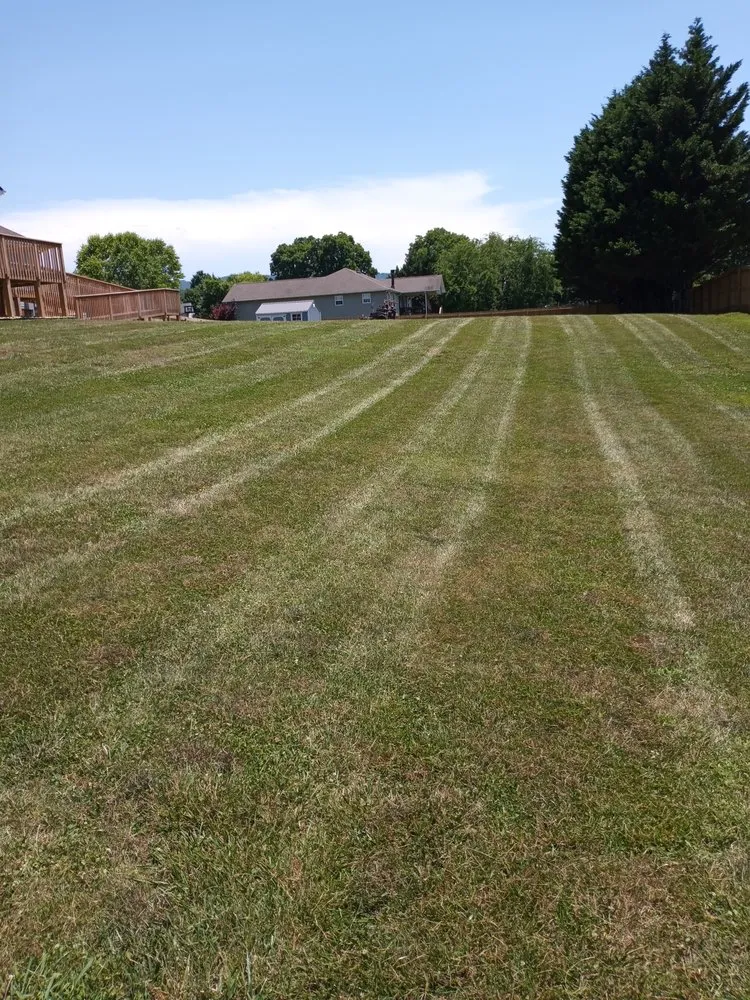 Reliable lawn care service with custom design across Maryville, TN - Hamby's Lawncare and Landscaping
