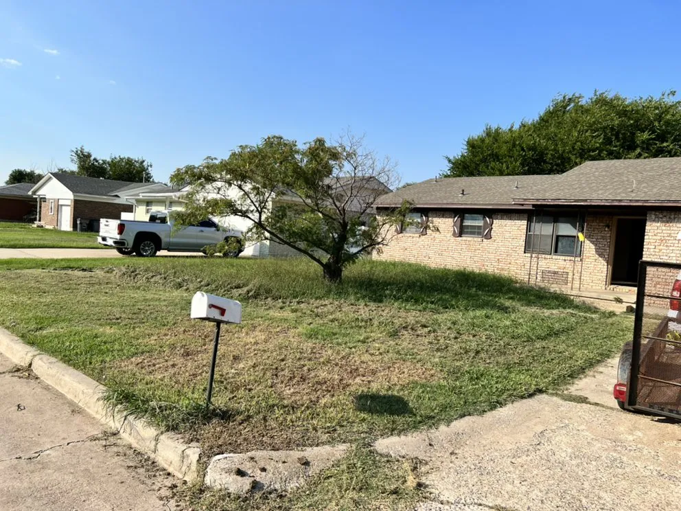 Professional yard cleanup service for homes across Geronimo, OK - Hamilton’s Home and Lawncare