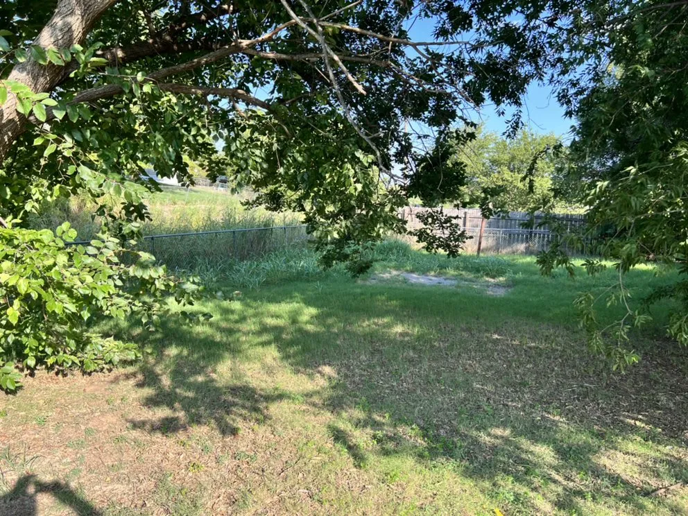 Reliable yard maintenance for year-round maintenance in Geronimo, OK by Hamilton’s Home and Lawncare