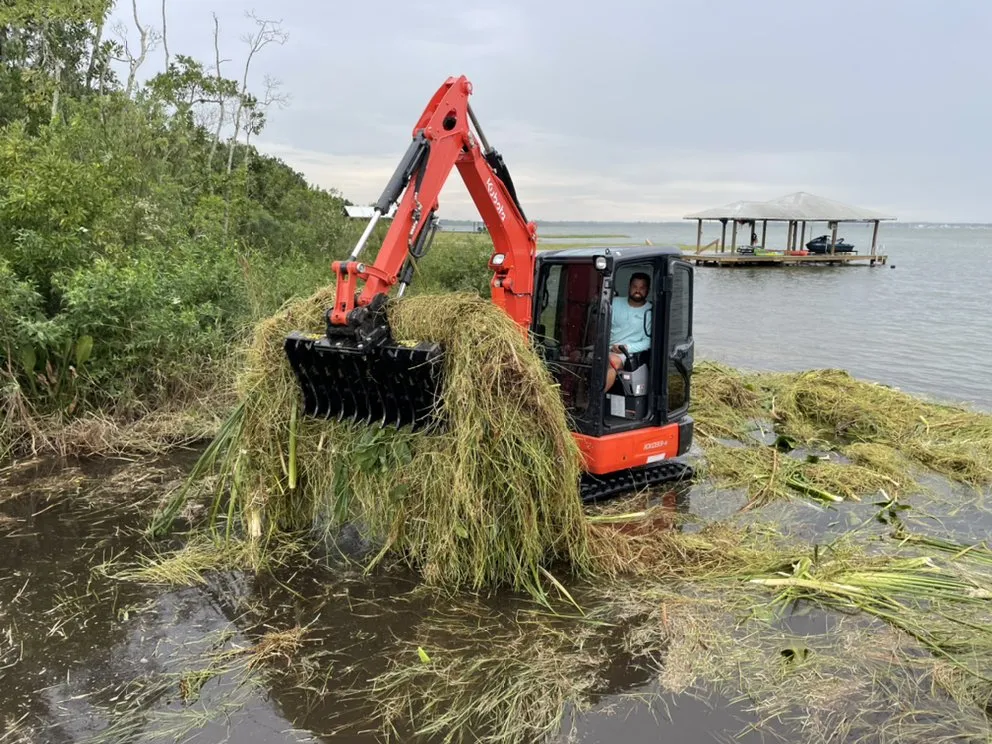 Custom lawn mowing service in Lake Placid, FL by Hamilton’s Shoreline Services