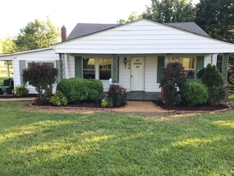 Affordable yard maintenance experts serving Elliston, VA - Hamlett’s landscaping