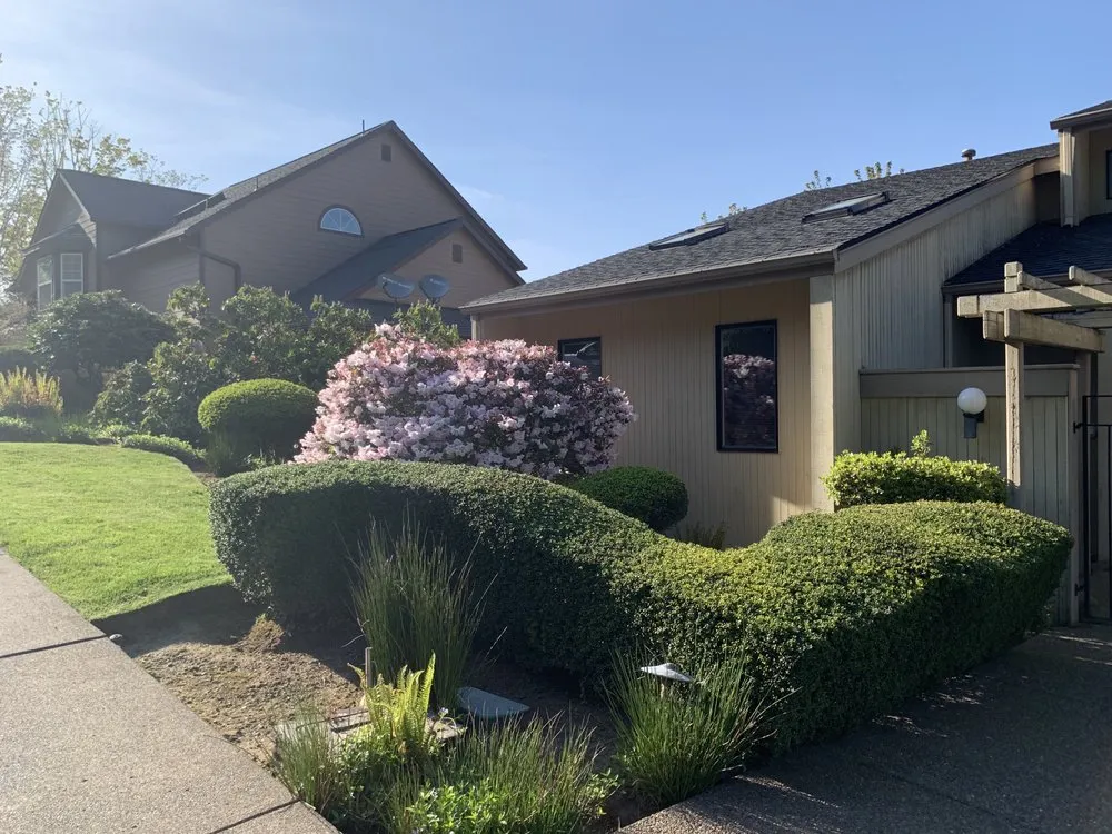 Custom yard maintenance for beautiful yards across Eugene, OR - Hammer Landscape & Maintenance