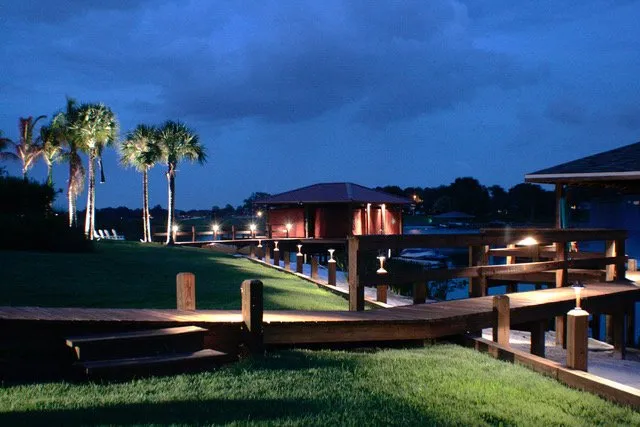 Top-rated residential landscaping in Jacksonville Beach, FL by Hammerit Premier Outdoor Illumination
