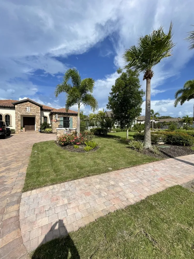 Affordable landscape design for year-round maintenance in Bradenton, FL by Hampton Landscaping