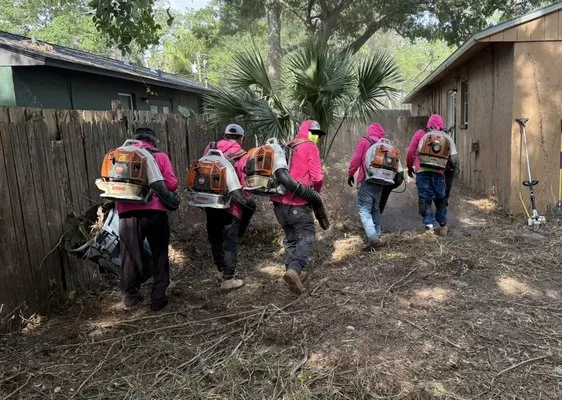 Hamptons Landscaping Logo