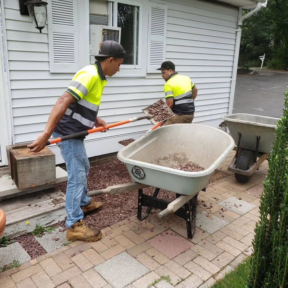 Top-rated garden landscaping experts serving Southampton, NY - Hamptons Luxury Services