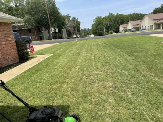 Hamrick’s Lawn Service Logo