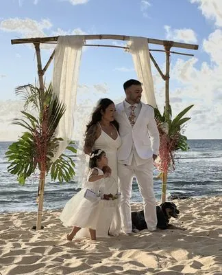 Hana Island Services Logo