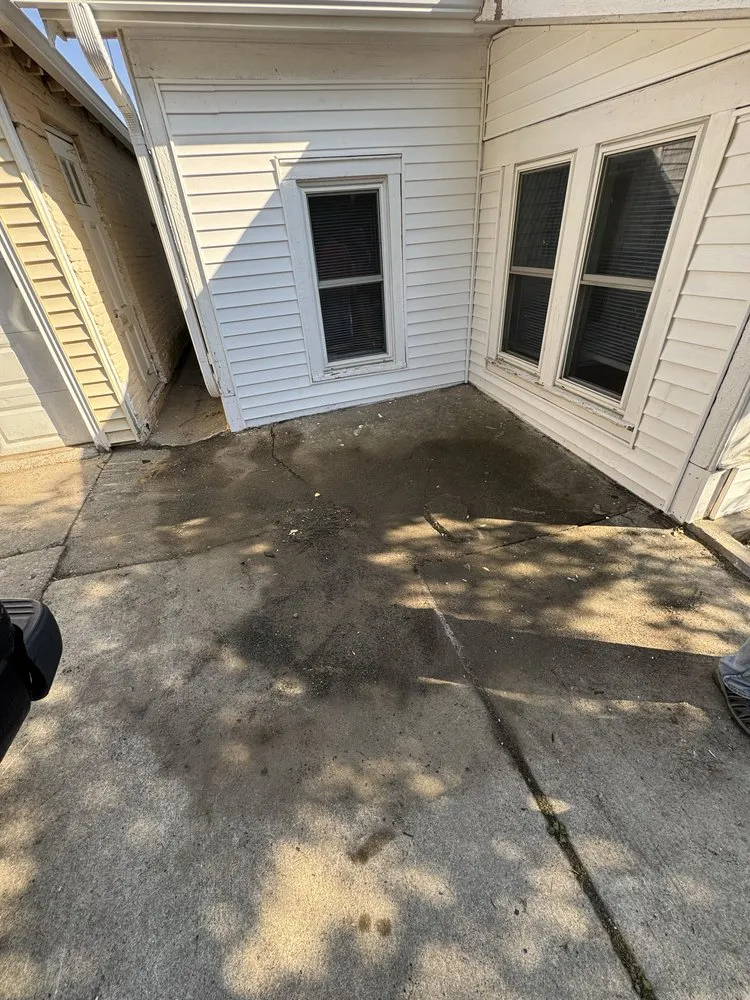 Reliable lawn mowing service experts serving Cudahy, WI - Hands on Labor