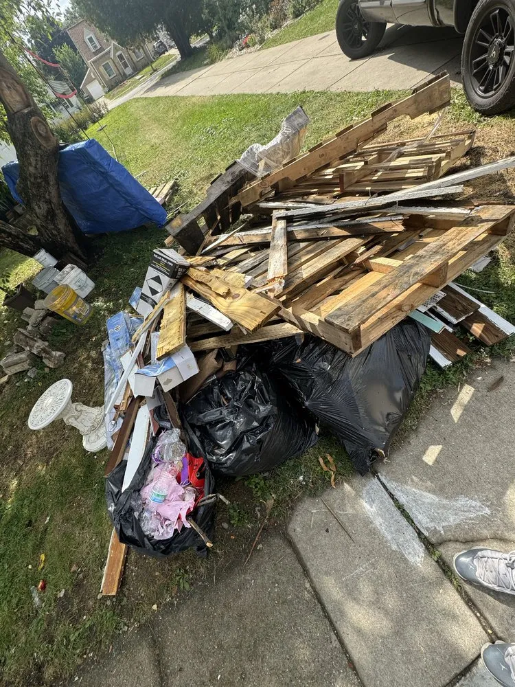 Affordable lawn care service in Cudahy, WI - Hands on Labor