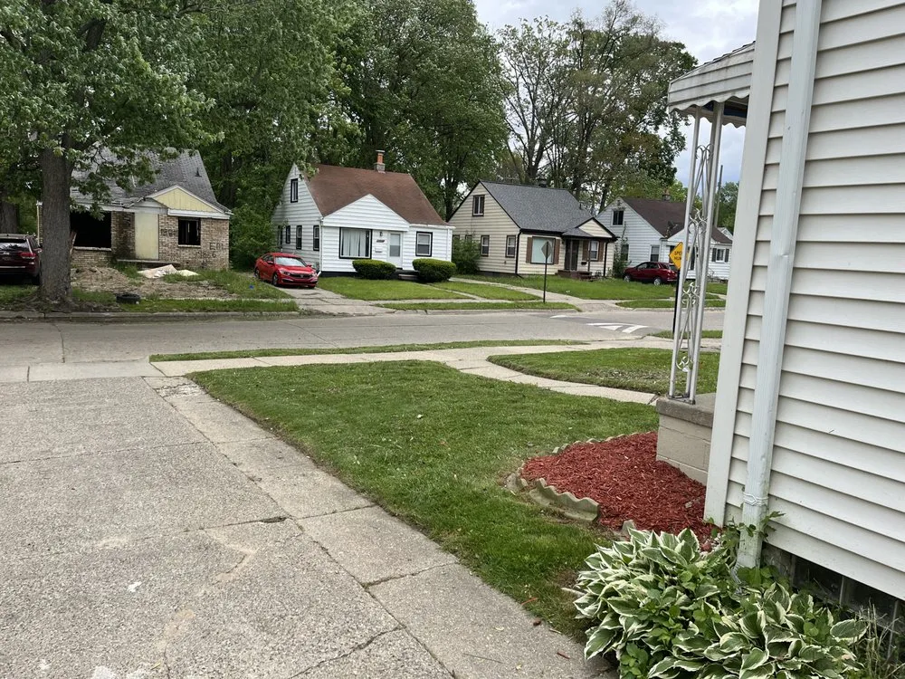 Affordable garden landscaping experts serving Northville, MI - Hands on maintenance