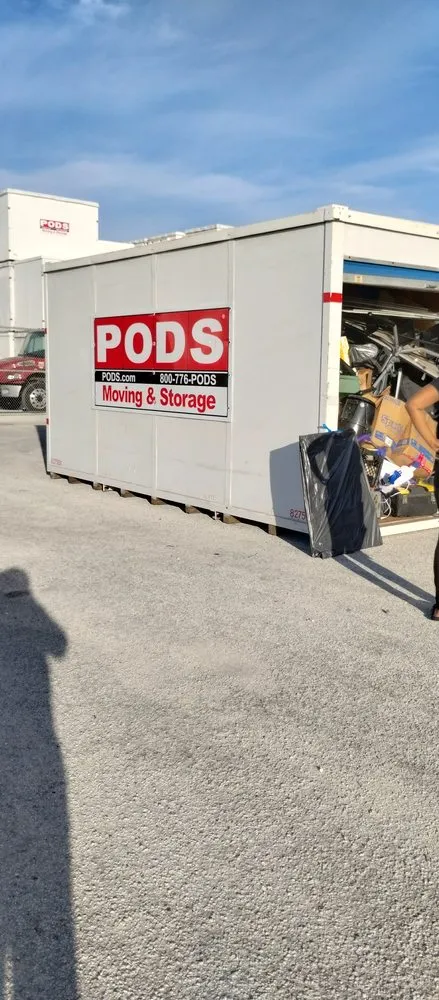 Local landscape design in Gibsonton, FL by Hands On Mobile Wash