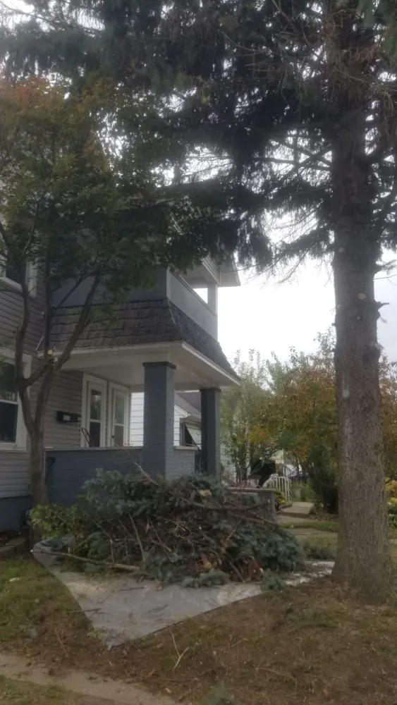 Top-rated garden landscaping in Toledo, OH by Hand's on Property Care