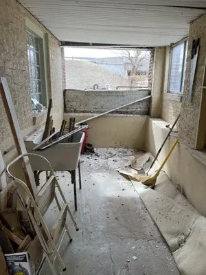 Handy Girl For Rent Logo