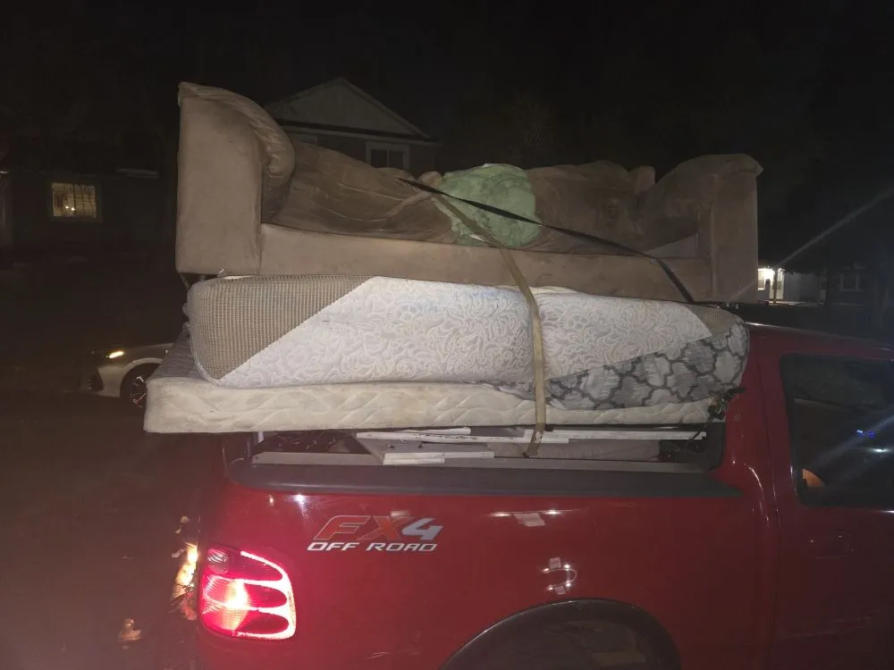 Custom yard cleanup service experts serving St. Louis Park, MN - Handy Housewife's Hauling