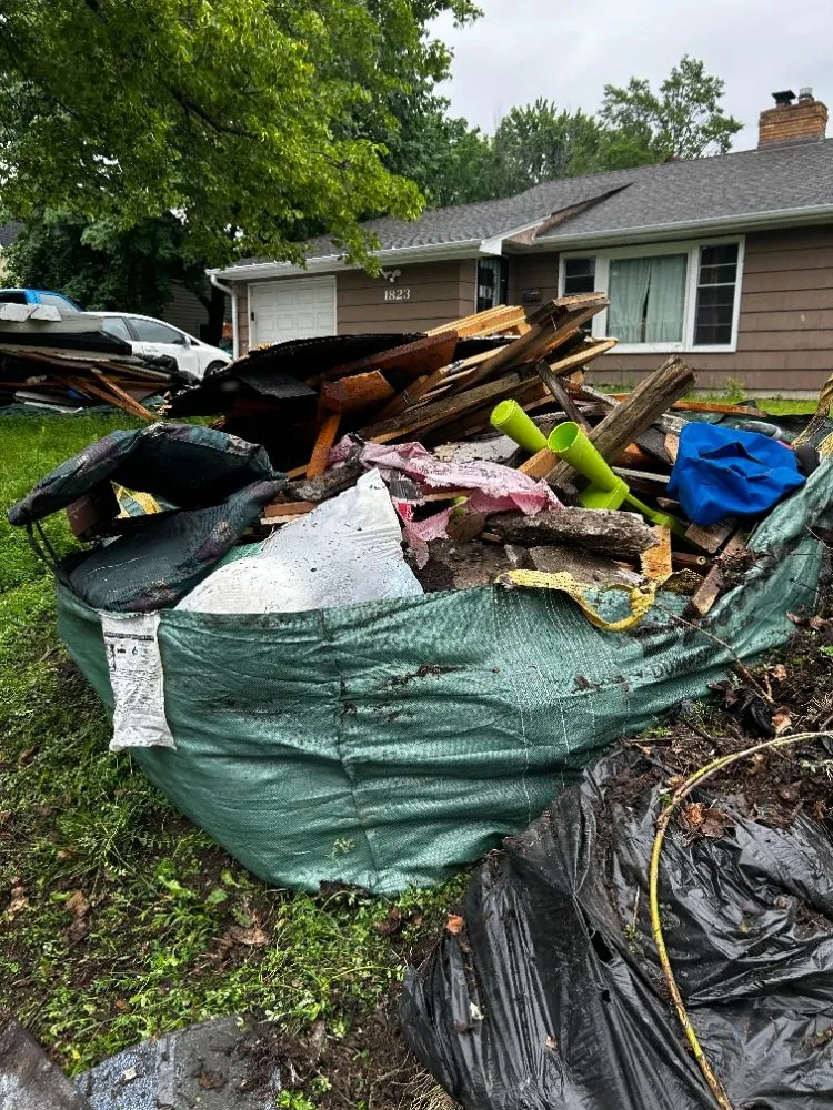 Reliable outdoor landscaping in St. Louis Park, MN - Handy Housewife's Hauling