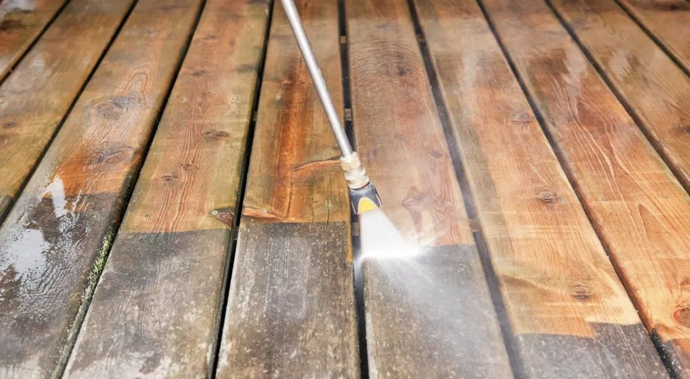 Top-rated lawn care service for homes in Milton, FL by Handy Hudson