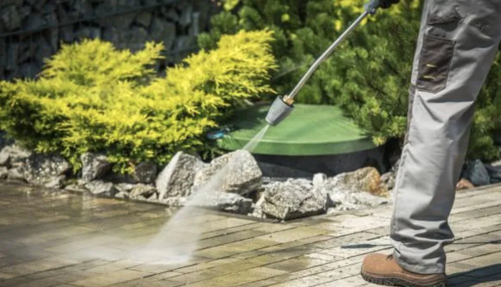 Custom yard maintenance in Milton, FL - Handy Hudson