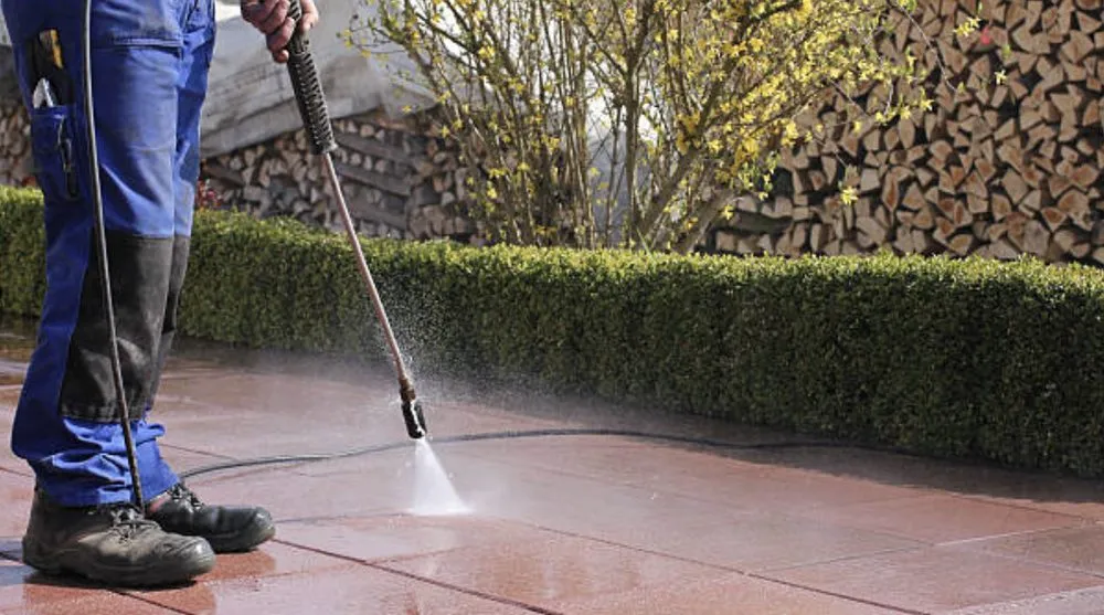 Expert yard cleanup service for homes in Milton, FL by Handy Hudson