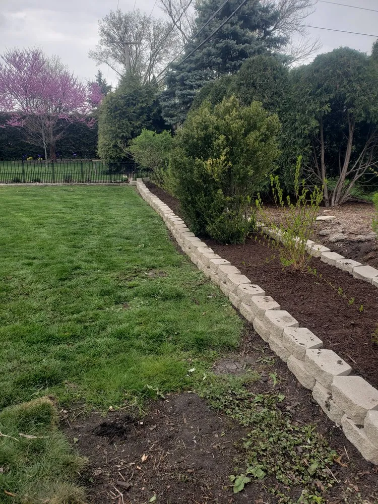 Custom yard cleanup service experts serving Rockford, IL - Handy Man Vic