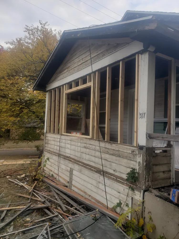 Custom lawn mowing service experts serving Rockford, IL - Handy Man Vic