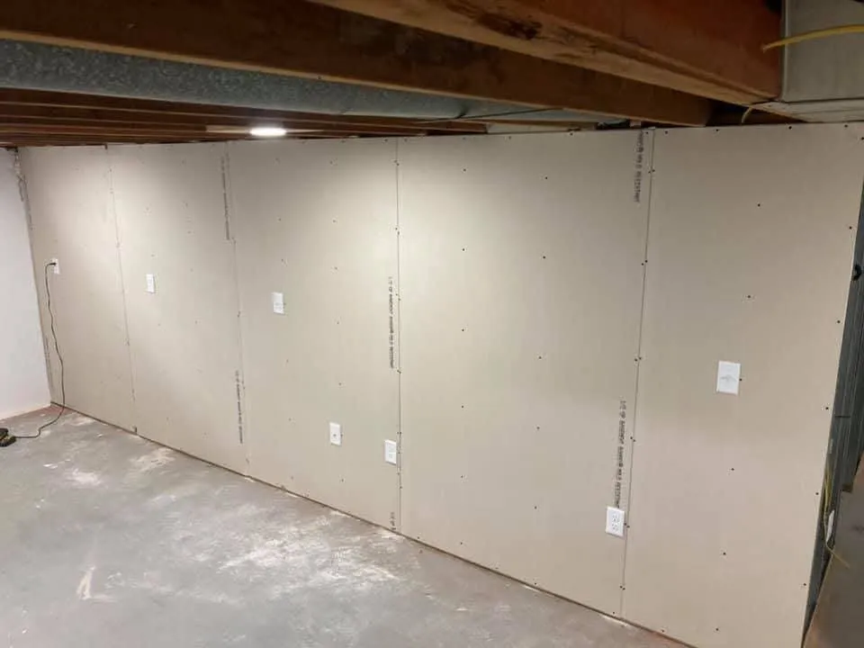 Local lawn care service with custom design in Romulus, MI by Handyman & Lawn