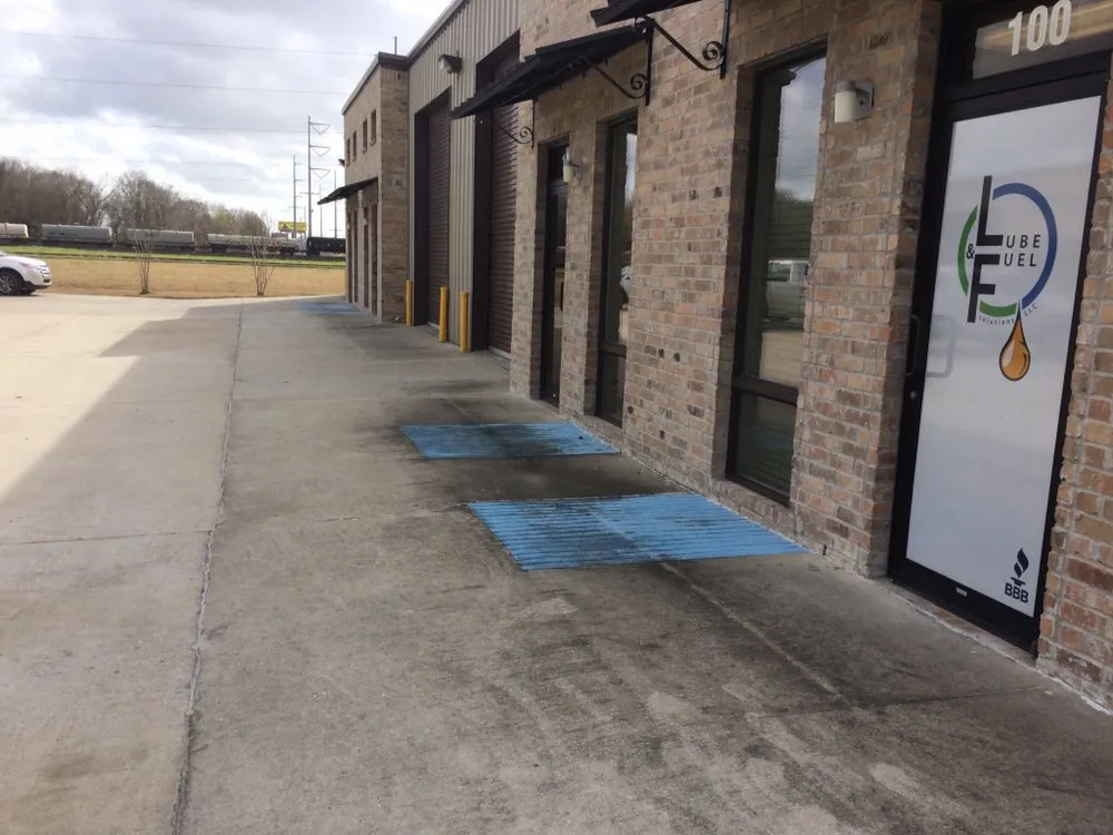 Local lawn mowing service in Lafayette, LA - HandySams Lawn Care