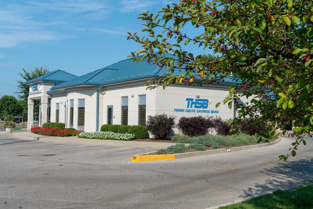 Professional outdoor landscaping experts serving Terre Haute, IN - Hank Metzger Landscaping