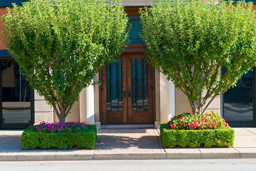 Reliable garden landscaping for homes in Terre Haute, IN by Hank Metzger Landscaping