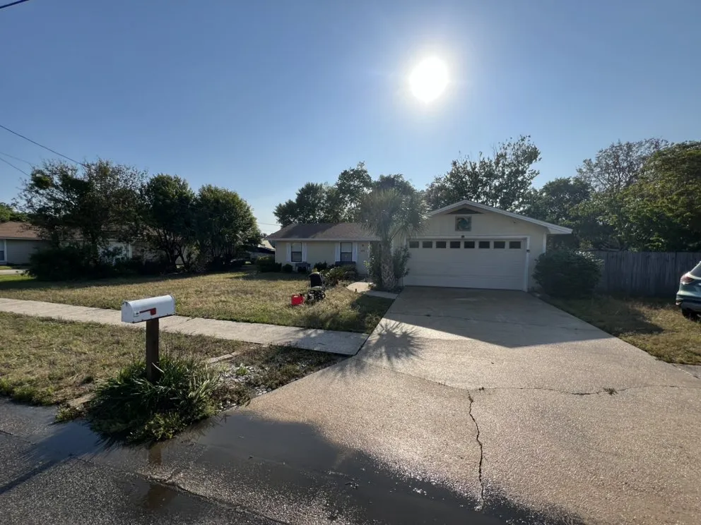 Reliable lawn care service in Freeport, FL - Hanks Outdoor Services