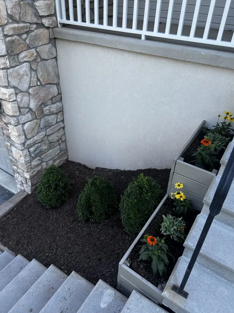 Professional outdoor landscaping for beautiful yards in Charleston, SC by Hannum’s Home Improvement