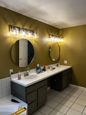 Hannum’s Home Improvement Logo