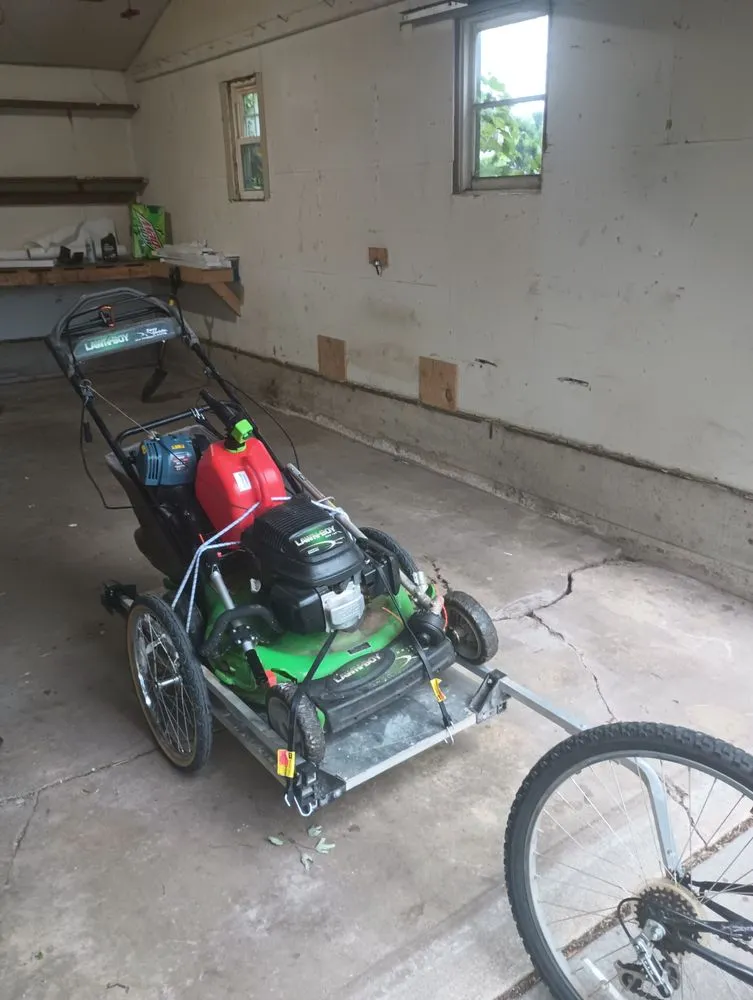 Top-rated yard cleanup service experts serving Iowa City, IA - Hansen's Lawn Care