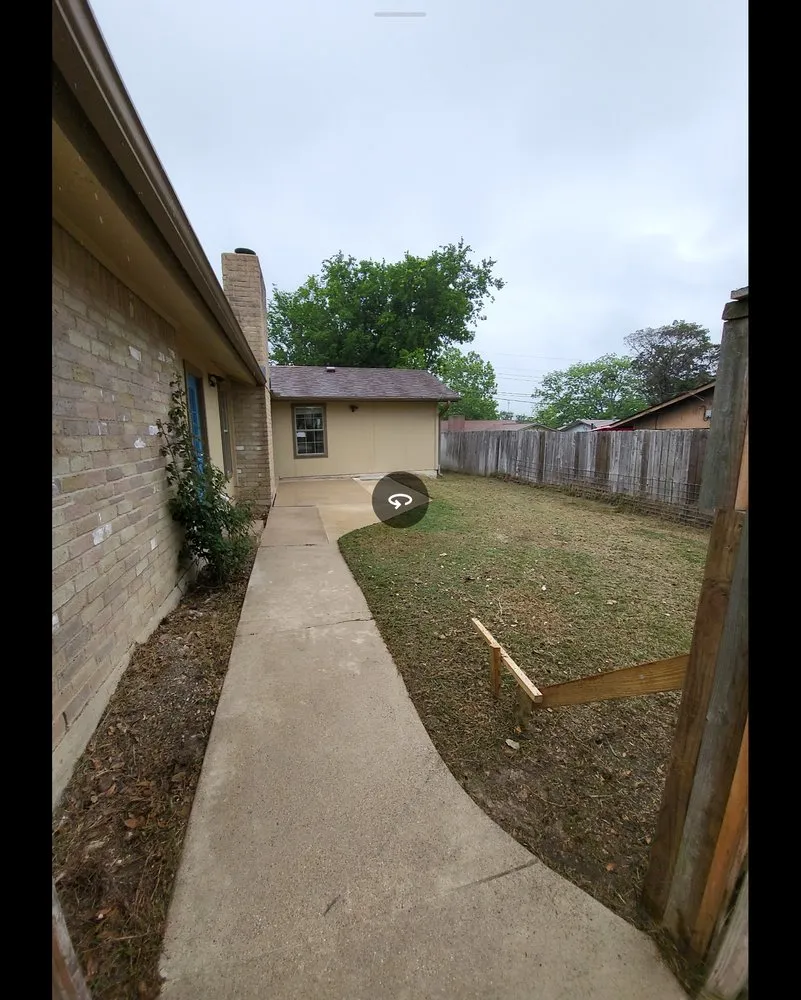 Reliable lawn mowing service for residential properties in Killeen, TX by Happy Cuts Lawn Care