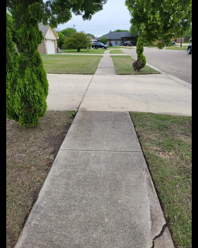 Custom outdoor landscaping in Killeen, TX - Happy Cuts Lawn Care