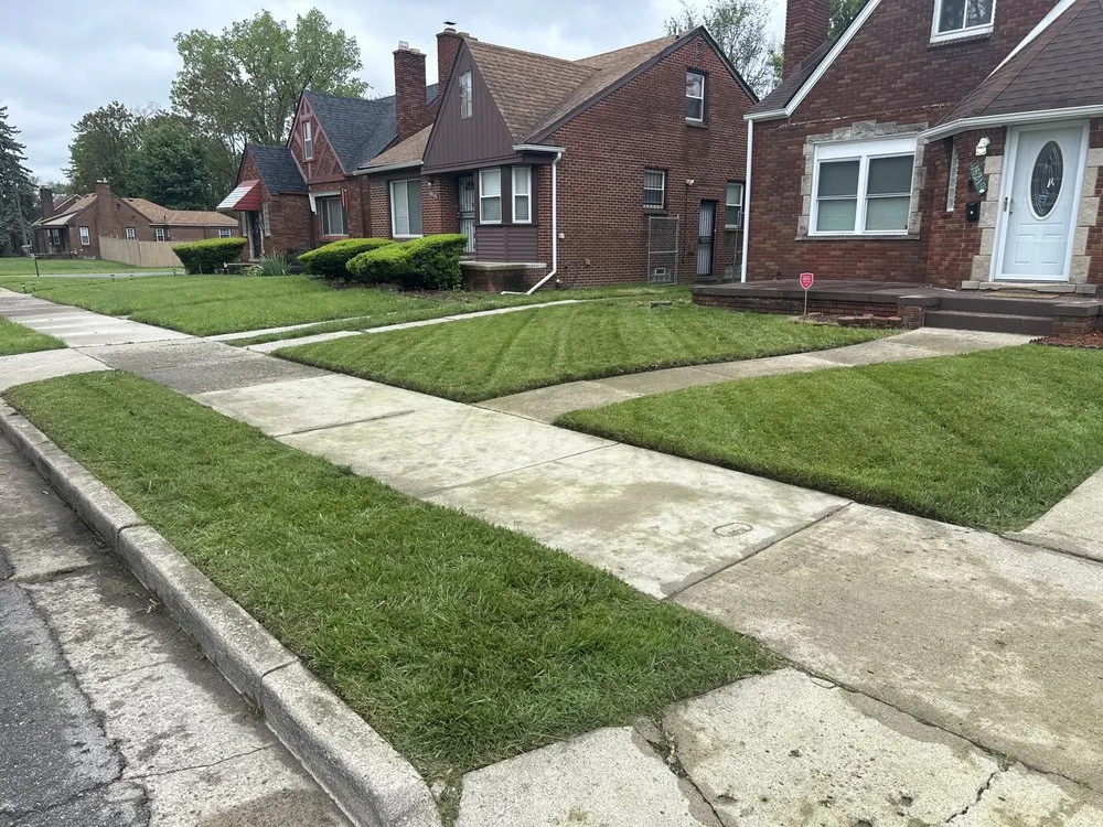 Affordable yard maintenance near you in Detroit, MI by Happy Cuts Lawncare