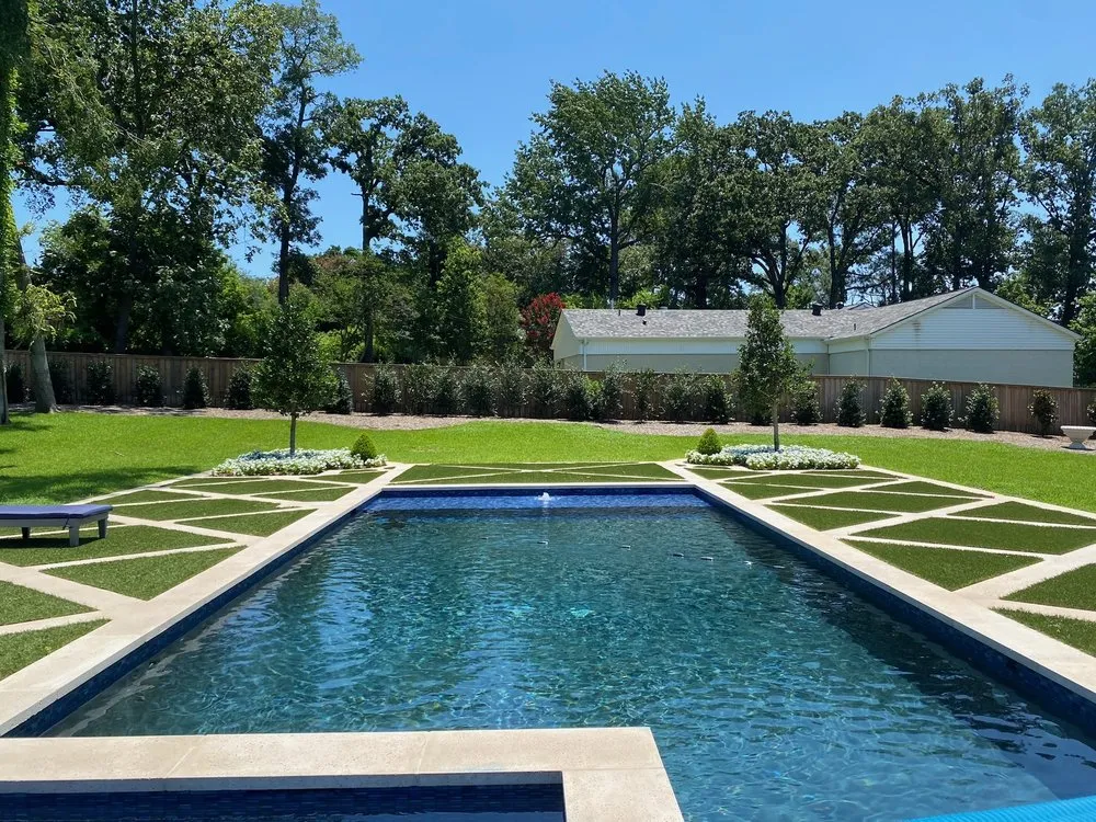 Top-rated lawn mowing service in Tyler, TX - Happy Gardens Landscape