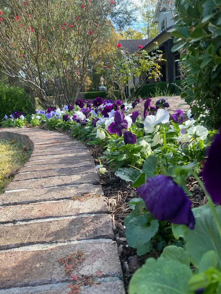 Professional lawn care service in Tyler, TX - Happy Gardens Landscape