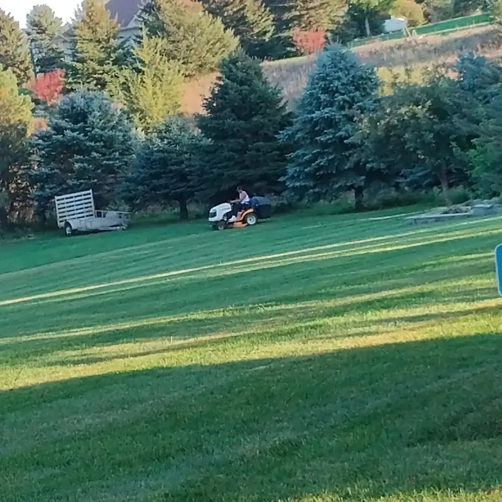 Affordable yard cleanup service in Sioux Falls, SD - Happy Hands Yard Service