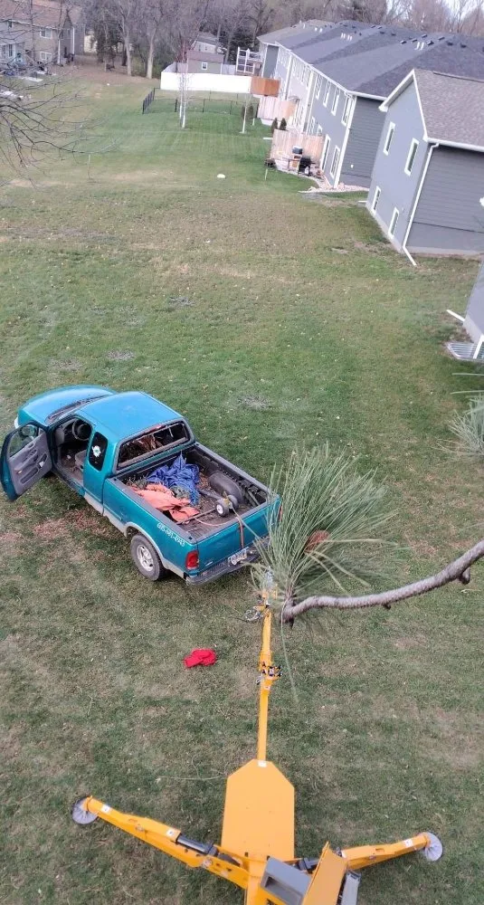 Local yard cleanup service experts serving Sioux Falls, SD - Happy Hands Yard Service