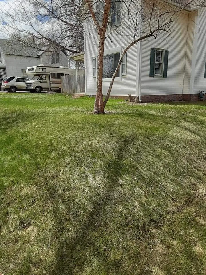 Professional yard cleanup service in Sioux Falls, SD - Happy Hands Yard Service