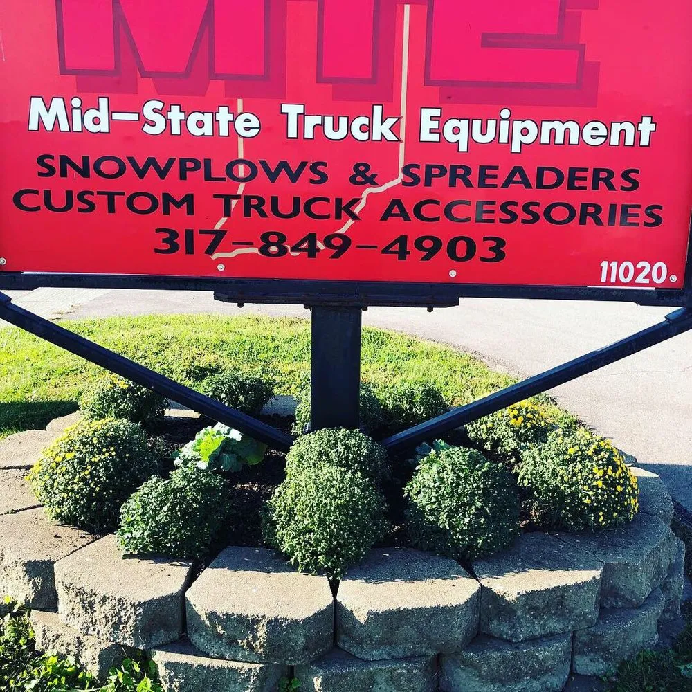 Custom lawn mowing service experts serving Indianapolis, IN - Happy Tree & Landscaping