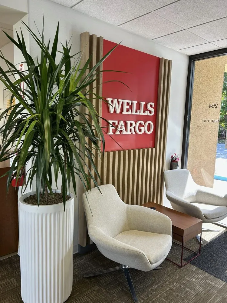 Professional yard maintenance for homes in Fort Lauderdale, FL by Happy Trees