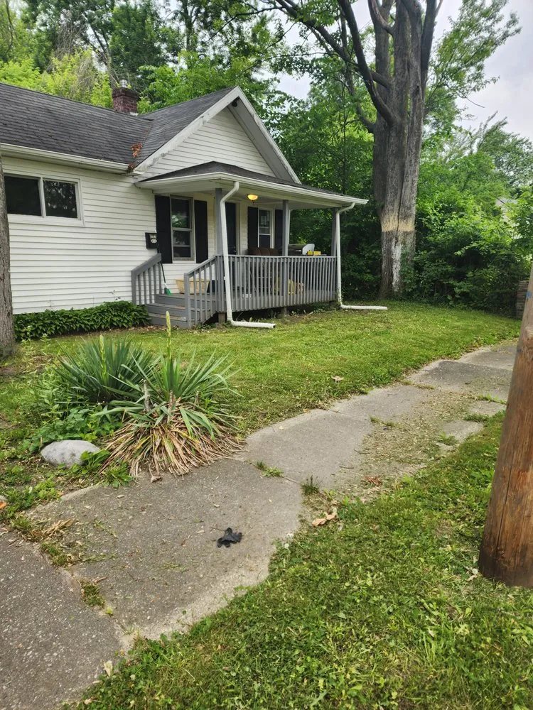 Reliable landscape installation in Flint, MI - Hardcore Moving