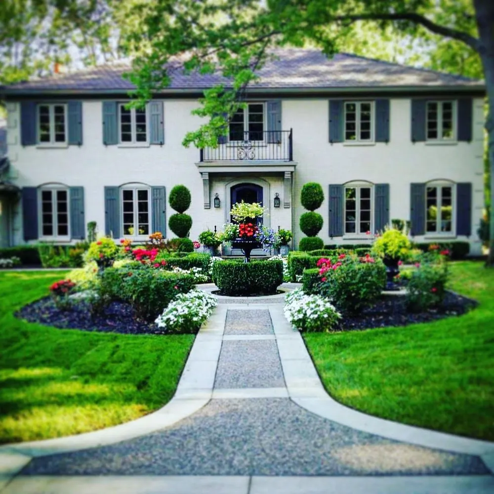 Professional outdoor landscaping with custom design in Caledonia, MI by Harder & Warner